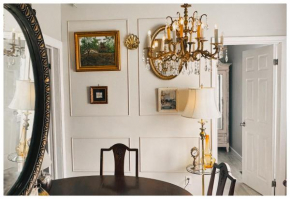 The Stays - Private Cozy 2BHR Apt on main floor